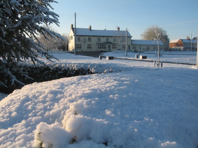 Hankelow Green - early morning snow scene - 6th April 2008