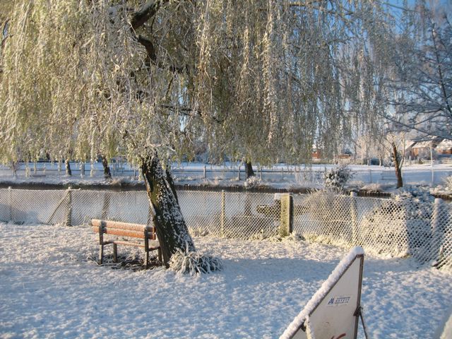 Hankelow Green - early morning snow scene - 6th April 2008