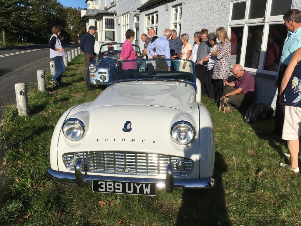 Photograph to publicise the agreement between The White Lion Community Pub Ltd and Memory Lane Classics (27/09/18) - image © Tony Lee